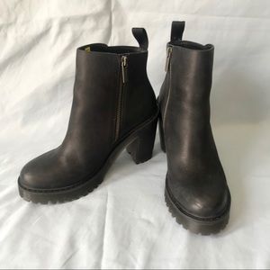 LIKE NEW Dr. Martens Magdalena Wyoming Boot
